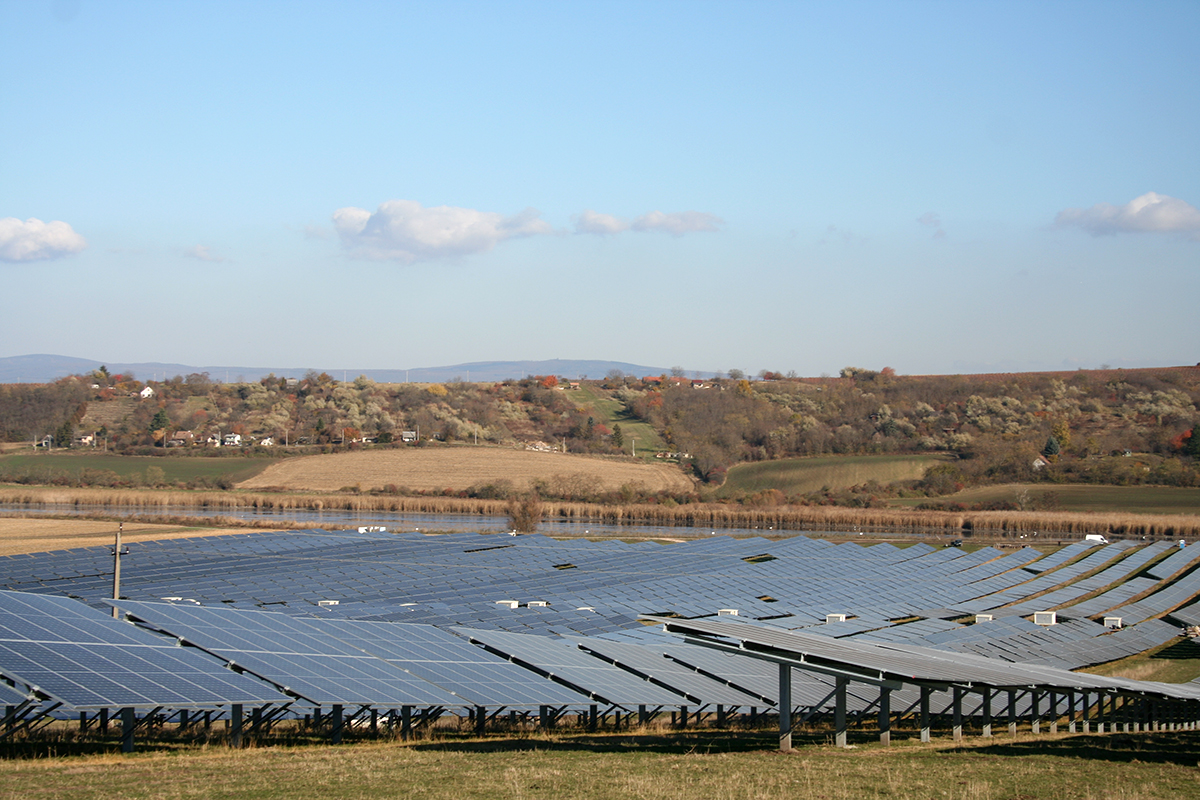 18 MW termelésére képes az ASTRASUN bicskei napelemparkja
